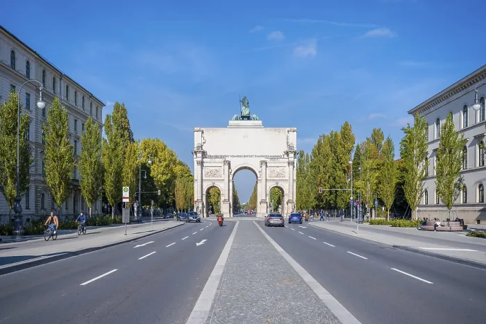 Gerahmter Druck : Siegestor und Leopoldstraße Gerahmter Druck : Siegestor und Leopoldstraße