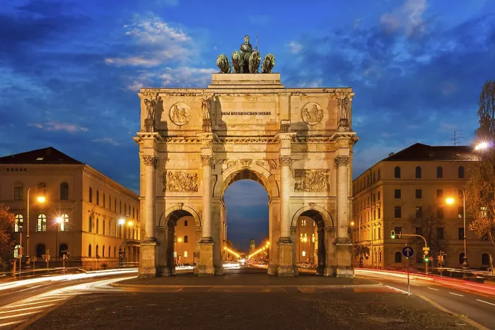 Gerahmter Druck : Siegestor (Siegertor) in der Abenddämmerung. Gerahmter Druck : Siegestor (Siegertor) in der Abenddämmerung.