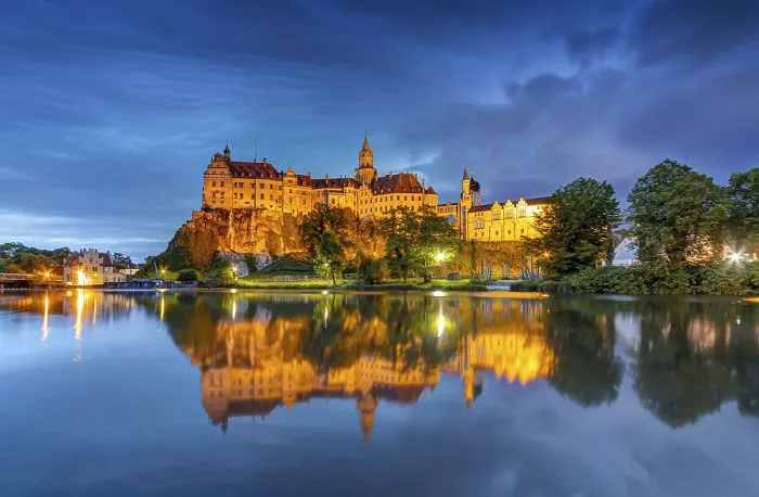 Gerahmter Druck : Schloss Sigmaringen am Abend. Gerahmter Druck : Schloss Sigmaringen am Abend.