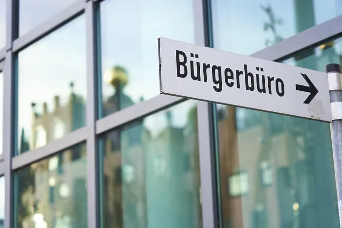 Gerahmter Druck : Schild für Burgerburo Mitte Gerahmter Druck : Schild für Burgerburo Mitte