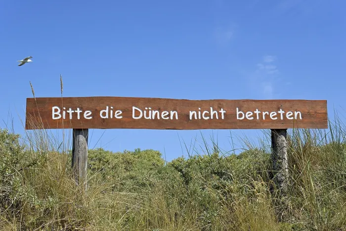 Gerahmter Druck : Zeichen, Bitte nicht in die Dünen einkehren. Gerahmter Druck : Zeichen, Bitte nicht in die Dünen einkehren.