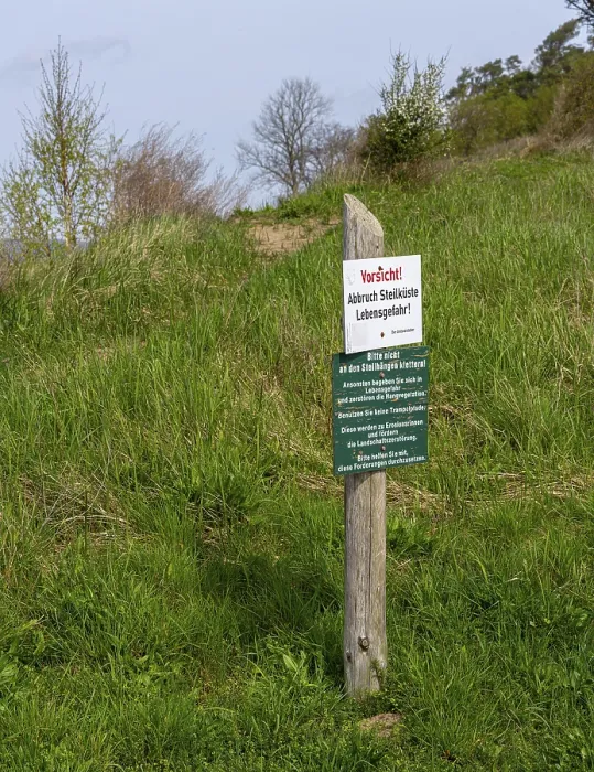 Gerahmter Druck : Schild auf den Klippen von Alt-Reddevitz Gerahmter Druck : Schild auf den Klippen von Alt-Reddevitz