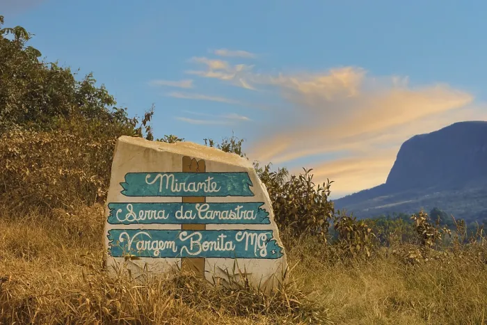 Gerahmter Druck : Schild für den Aussichtspunkt Serra da Canastra. Gerahmter Druck : Schild für den Aussichtspunkt Serra da Canastra.