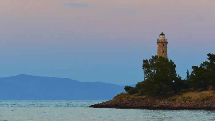 Gerahmter Druck : Schatten eines Leuchtturms bei Sonnenuntergang. Gerahmter Druck : Schatten eines Leuchtturms bei Sonnenuntergang.