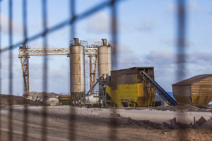 Gerahmter Druck : Silo auf einem Baustellen Gerahmter Druck : Silo auf einem Baustellen