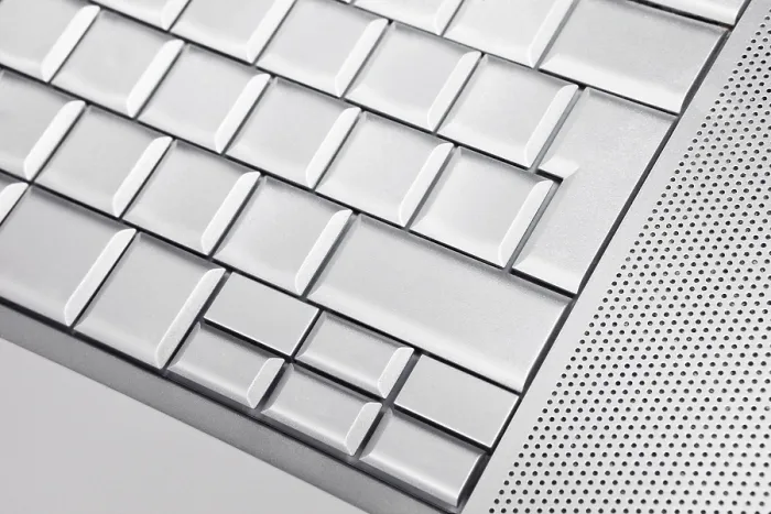 Gerahmter Druck : Silber-Tastatur-Detail mit leeren Tasten. Gerahmter Druck : Silber-Tastatur-Detail mit leeren Tasten.