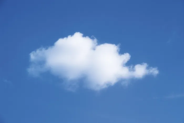 Gerahmter Druck : Ein einzelner Wolken in einem blauen Himmel, schönes Wetter. Gerahmter Druck : Ein einzelner Wolken in einem blauen Himmel, schönes Wetter.