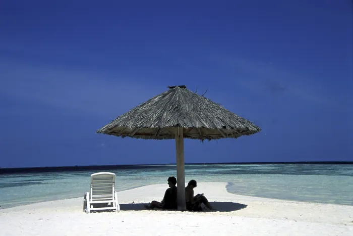 Gerahmter Druck : Im Schatten sitzen. Gerahmter Druck : Im Schatten sitzen.