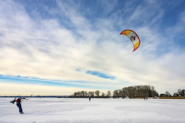 Gerahmter Druck : Eisschnelllaufen auf dem Eis des Dummer-See. Gerahmter Druck : Eisschnelllaufen auf dem Eis des Dummer-See.