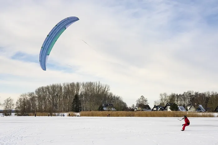 Gerahmter Druck : Eislaufen auf dem Dümmersee. Gerahmter Druck : Eislaufen auf dem Dümmersee.