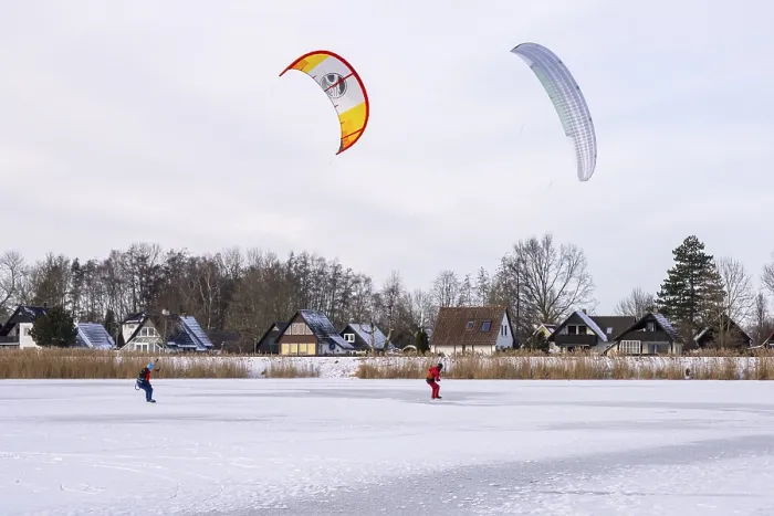 Gerahmter Druck : Eisschnelllaufen auf dem Eis des Dummersees. Gerahmter Druck : Eisschnelllaufen auf dem Eis des Dummersees.