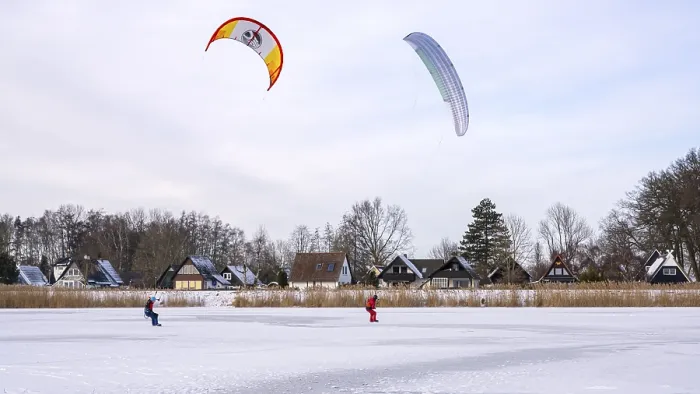 Gerahmter Druck : Eisschnelllaufen auf dem Eis des Dummer-Sees. Gerahmter Druck : Eisschnelllaufen auf dem Eis des Dummer-Sees.
