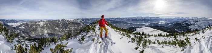 Gerahmter Druck : Skitourer am Gipfel des Simetsbergs. Gerahmter Druck : Skitourer am Gipfel des Simetsbergs.
