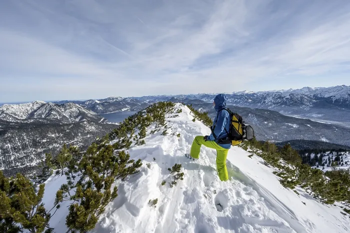 Gerahmter Druck : Ski-Tourer auf dem Gipfel des Simetsbergs. Gerahmter Druck : Ski-Tourer auf dem Gipfel des Simetsbergs.