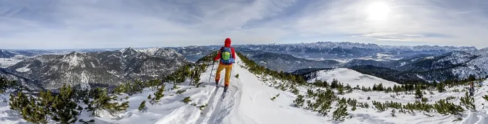 Gerahmter Druck : Skitourer an der Spitze des Simetsbergs. Gerahmter Druck : Skitourer an der Spitze des Simetsbergs.