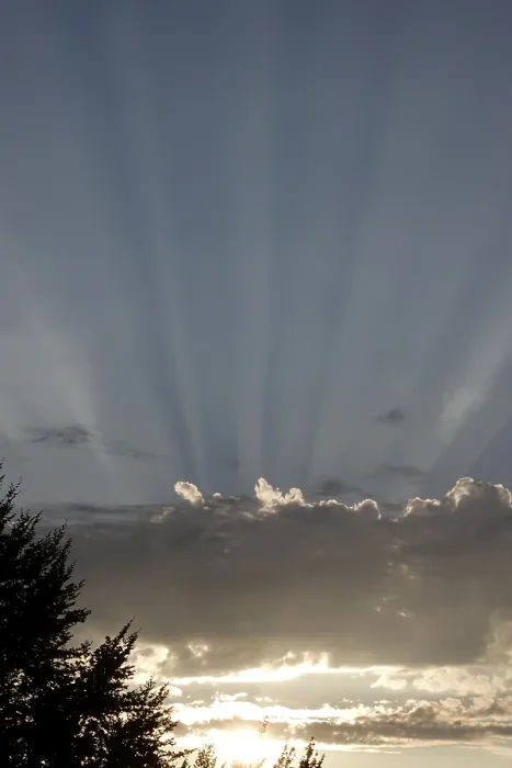 Gerahmter Druck : Himmel mit Wolken und Sonnenstrahlen, August, Deutschland. Gerahmter Druck : Himmel mit Wolken und Sonnenstrahlen, August, Deutschland.