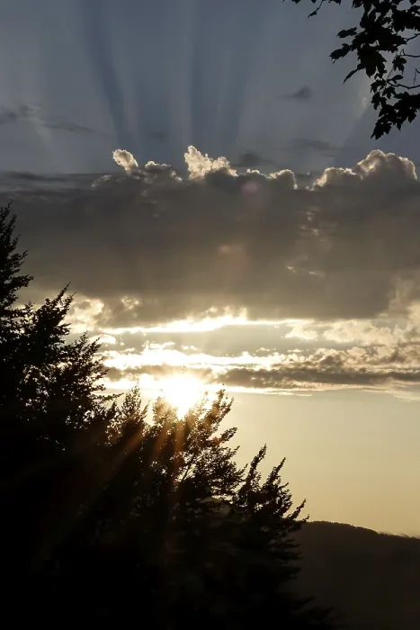 Gerahmter Druck : Himmel mit Wolken und Sonnenstrahlen, August, Deutschland. Gerahmter Druck : Himmel mit Wolken und Sonnenstrahlen, August, Deutschland.
