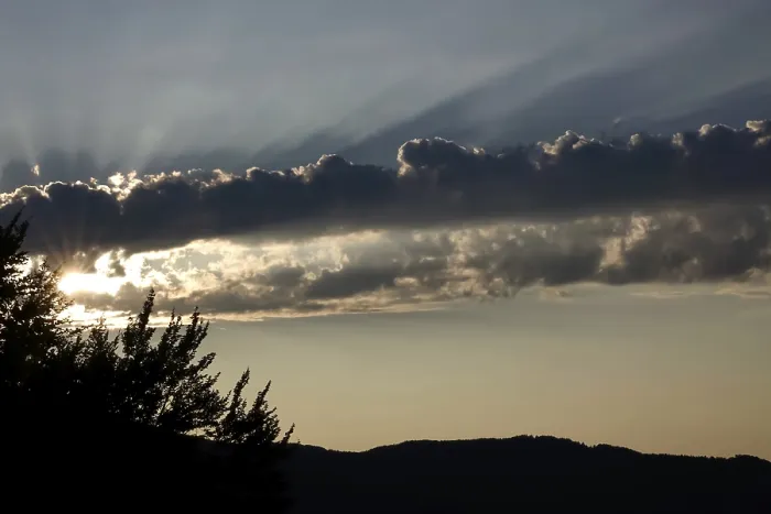 Gerahmter Druck : Himmel mit Wolken und Sonnenstrahlen, August, Deutschland. Gerahmter Druck : Himmel mit Wolken und Sonnenstrahlen, August, Deutschland.