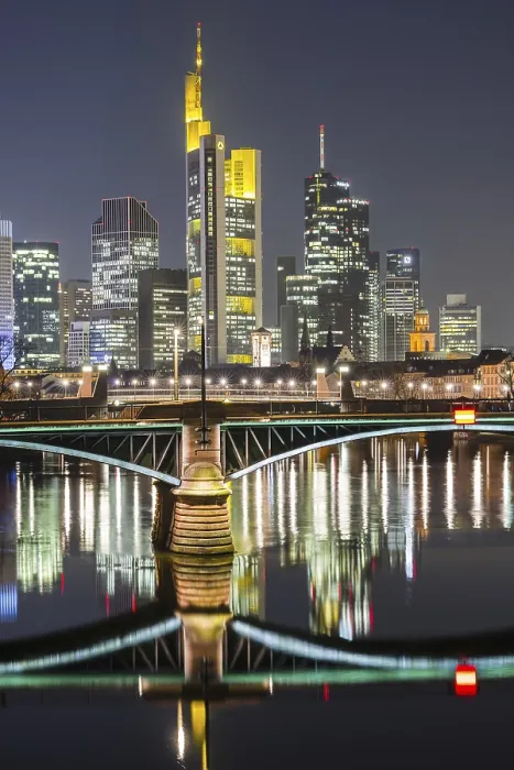 Gerahmter Druck : Skyline, Ignaz-Bubis-Brücke Gerahmter Druck : Skyline, Ignaz-Bubis-Brücke