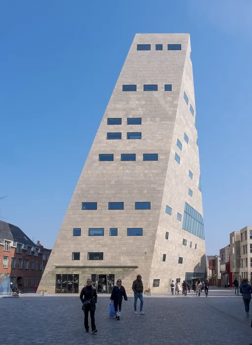 Gerahmter Druck : Ein Wolkenkratzer mit moderner Architektur. Gerahmter Druck : Ein Wolkenkratzer mit moderner Architektur.