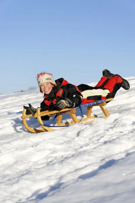 Gerahmter Druck : Sledding Gerahmter Druck : Sledding