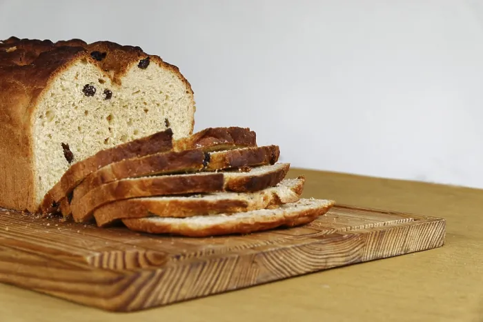 Gerahmter Druck : Gewürzstangenbrot, Schneidebrett Gerahmter Druck : Gewürzstangenbrot, Schneidebrett