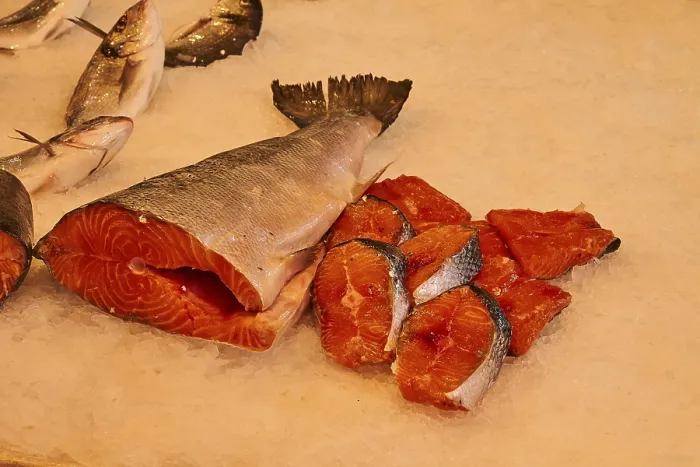 Gerahmter Druck : Geschlachteter Schwertfisch (Xiphias gladius) Gerahmter Druck : Geschlachteter Schwertfisch (Xiphias gladius)
