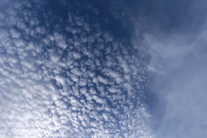 Gerahmter Druck : Kleine weiche Wolken (Cirrocumulus) Gerahmter Druck : Kleine weiche Wolken (Cirrocumulus)