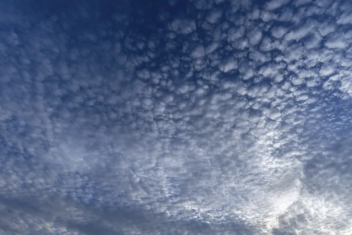 Gerahmter Druck : Kleine weiche Wolken (Cirrocumulus) Gerahmter Druck : Kleine weiche Wolken (Cirrocumulus)