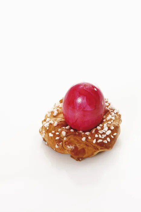 Gerahmter Druck : Kleiner Savarin mit Oster-Ei, Osterkrapfen. Gerahmter Druck : Kleiner Savarin mit Oster-Ei, Osterkrapfen.