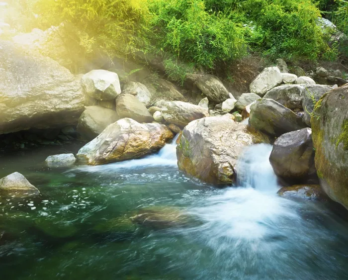 Gerahmter Druck : Kleiner Wasserfall Gerahmter Druck : Kleiner Wasserfall
