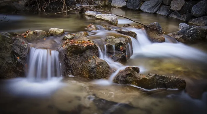 Gerahmter Druck : Kleiner Wasserfall Gerahmter Druck : Kleiner Wasserfall