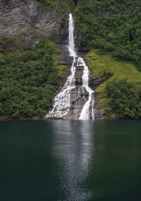 Gerahmter Druck : Kleinwasserfall in Norwegen, Eidfjord. Gerahmter Druck : Kleinwasserfall in Norwegen, Eidfjord.