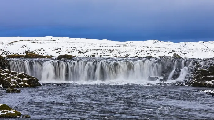 Gerahmter Druck : Kleiner Wasserfall, Beginn des Winters. Gerahmter Druck : Kleiner Wasserfall, Beginn des Winters.