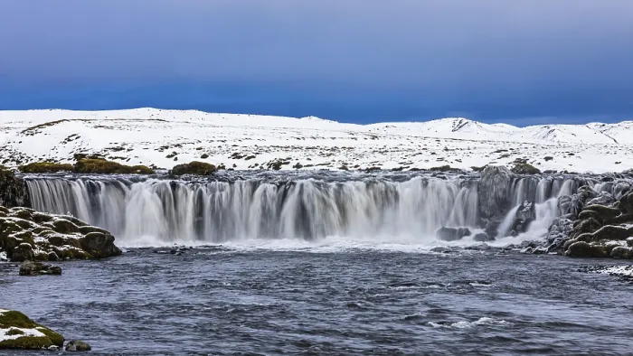 Gerahmter Druck : Kleiner Wasserfall, Beginn des Winters. Gerahmter Druck : Kleiner Wasserfall, Beginn des Winters.