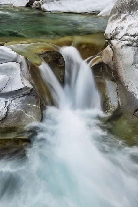 Gerahmter Druck : Kleiner Wasserfall des Verzasca-Flusses. Gerahmter Druck : Kleiner Wasserfall des Verzasca-Flusses.