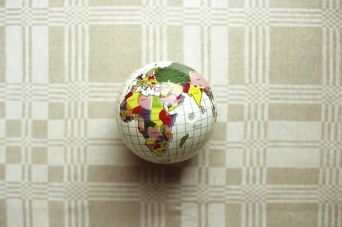 Gerahmter Druck : Ein kleines Welt, global. Gerahmter Druck : Ein kleines Welt, global.