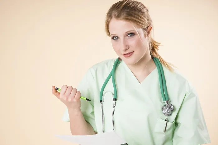 Gerahmter Druck : Lächelnde Krankenschwester.