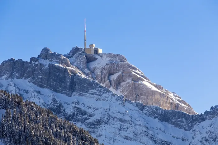 Gerahmter Druck : Der schneebedeckte Gipfel des Mt Santis. Gerahmter Druck : Der schneebedeckte Gipfel des Mt Santis.