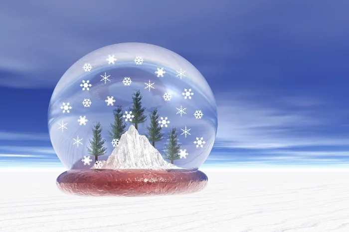 Gerahmter Druck : Winterlandschaft in einem Schneekugel Gerahmter Druck : Winterlandschaft in einem Schneekugel