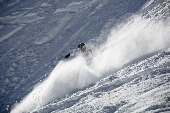 Gerahmter Druck : Ein Snowboarder in Aktion. Gerahmter Druck : Ein Snowboarder in Aktion.