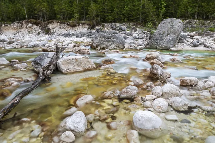 Gerahmter Druck : Soca-Bergfluss mit Kristallklarheit. Gerahmter Druck : Soca-Bergfluss mit Kristallklarheit.