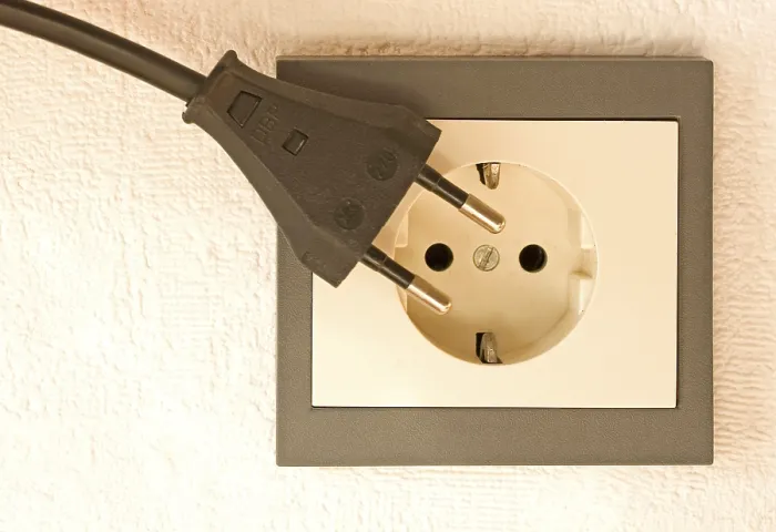 Gerahmter Druck : Deutsches Steckdosen-System mit Stromkabel und Netzteil Gerahmter Druck : Deutsches Steckdosen-System mit Stromkabel und Netzteil