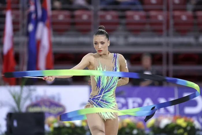 Gerahmter Druck : Sofia, Bulgarien - 6. Mai 2017: Natalia Garcia aus Spanien tritt während Rhythmische Gymnastik-Weltcup Sofia 2017 auf. Gerahmter Druck : Sofia, Bulgarien - 6. Mai 2017: Natalia Garcia aus Spanien tritt während Rhythmische Gymnastik-Weltcup Sofia 2017 auf.