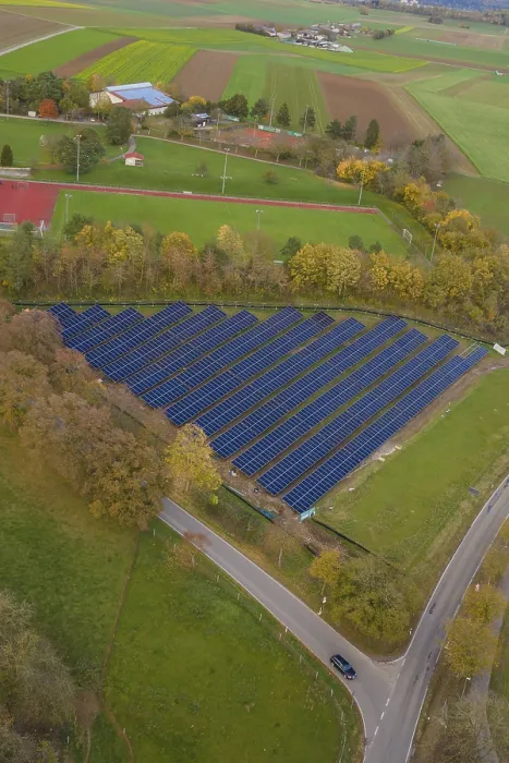 Gerahmter Druck : Sonnensysteme in Feldern und Bäumen gezeigt, wie sie von der Luft aus im Herbst erscheinen. Gerahmter Druck : Sonnensysteme in Feldern und Bäumen gezeigt, wie sie von der Luft aus im Herbst erscheinen.