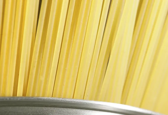Gerahmter Druck : Spaghetti in einem Topf kochen. Gerahmter Druck : Spaghetti in einem Topf kochen.