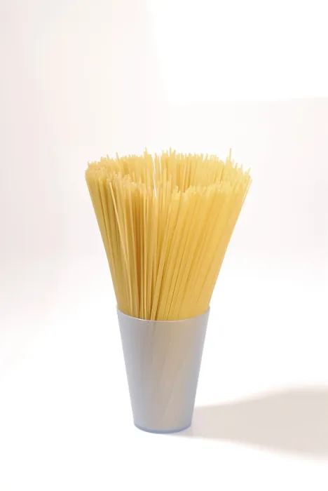 Gerahmter Druck : Spaghetti in einem Becher Gerahmter Druck : Spaghetti in einem Becher