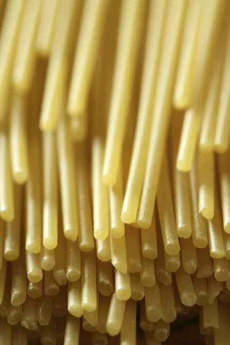 Gerahmter Druck : Spaghetti-Makrobild im Studio mit selektiver Schärfe. Gerahmter Druck : Spaghetti-Makrobild im Studio mit selektiver Schärfe.
