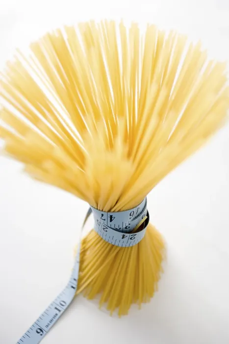 Gerahmter Druck : Spaghetti mit Maßband Gerahmter Druck : Spaghetti mit Maßband