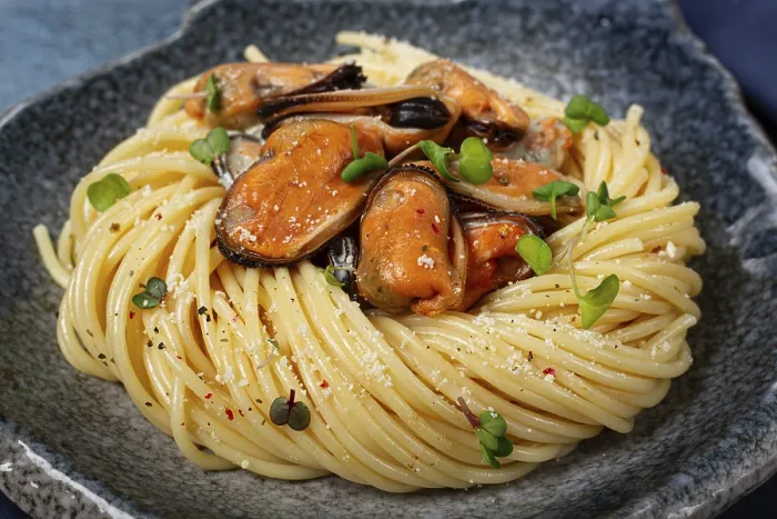 Gerahmter Druck : Spaghetti mit Muscheln, ohne Schale. Gerahmter Druck : Spaghetti mit Muscheln, ohne Schale.
